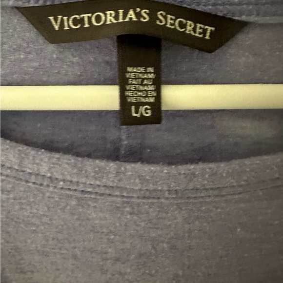 💚Victoria’s Secret long sleeve - Picture 2 of 4